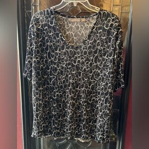 145. Croft & Barrow Black and White Circle Pattern Top